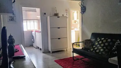 Zona de estar de Apartamento 1 dormitorio y salon con sofa cama bien comunicado con el centro