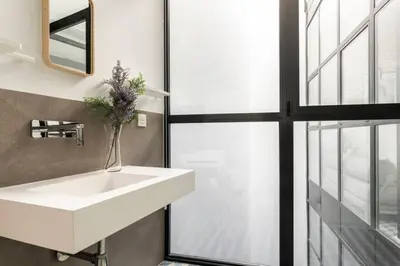 Un baño de Pop Art, Alameda de Hercules,loft Casco Antiguo