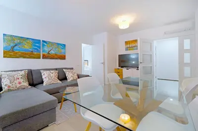 Una televisión o centro de entretenimiento en Tejón y Marín, nuevo apartamento en casco antiguo