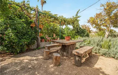 Jardín al aire libre en Amazing Home In Casariche With Wifi