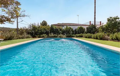 Piscina en o cerca de Amazing Home In Casariche With Wifi
