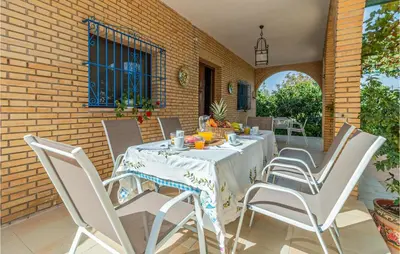 Un patio o zona al aire libre en Amazing Home In Casariche With Wifi