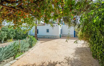 Jardín al aire libre en Amazing Home In Casariche With Wifi