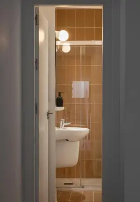 Un baño de Don Fadrique Apartments by Olala Homes