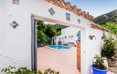 Piscina en o cerca de 3 Bedroom Amazing Home In Rute