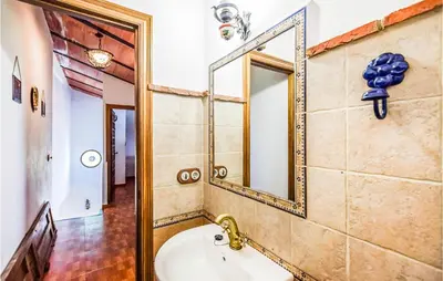 Un baño de 3 Bedroom Amazing Home In Rute