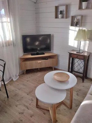 Una televisión o centro de entretenimiento en Casa Rural Las Bodegas