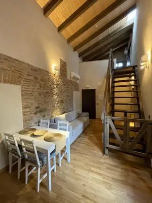 Una televisión o centro de entretenimiento en APARTAMENTOS RURALES POSADA DE LLERENA