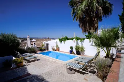 Piscina en o cerca de Almohalla51