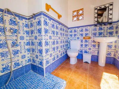 Un baño de Cubo's Villa Torres Ardales