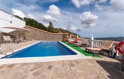 Piscina en o cerca de 3 Bedroom Beautiful Home In Antequera