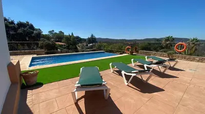 Piscina en o cerca de Agradable Chalet con piscina en Villaharta