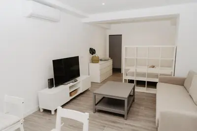 Una televisión o centro de entretenimiento en New and beautiful loft next to wonders of Cordoba