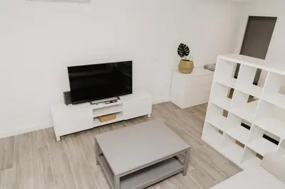 Una televisión o centro de entretenimiento en New and beautiful loft next to wonders of Cordoba