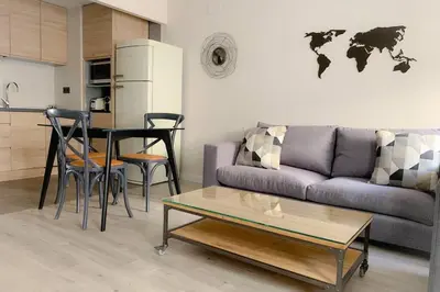 Una cocina o zona de cocina en Sevilla Torneo PG Apartamentos