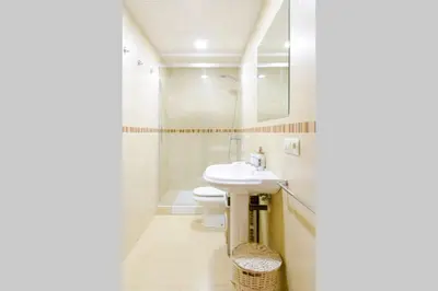 Un baño de Central Historic Penthouse