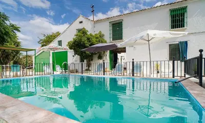 Piscina en o cerca de Cortijo Don Simón