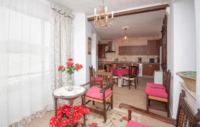 Una cocina o zona de cocina en Lovely Apartment In Montefrio