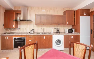 Una cocina o zona de cocina en Lovely Apartment In Montefrio