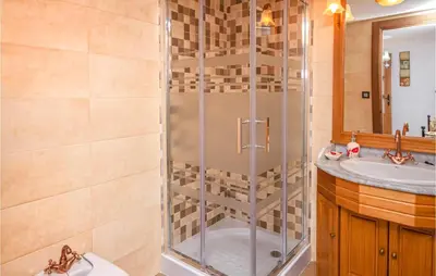 Un baño de Awesome Apartment In Monterio With Wifi