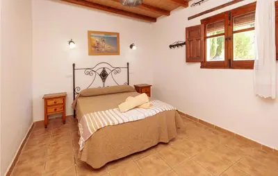 Cama o camas de una habitación en Stunning Home In Montefrio With Kitchen