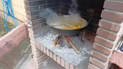 Barbacoa disponible para clientes en la casa o chalet