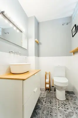 Un baño de Alohamundi Puerta Osario