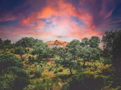 Paisaje cerca de este hotel cápsula