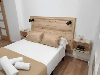 Cama o camas de una habitación en APARTAMENTO TURISTICO LEO BAENA