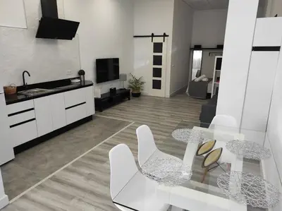 Una televisión o centro de entretenimiento en APARTAMENTO TURISTICO LYRA BAENA