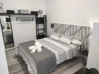 Cama o camas de una habitación en APARTAMENTO TURISTICO LYRA BAENA