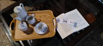 Utensilios para hacer té y café en La Romera
