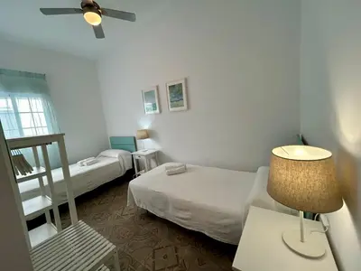 Cama o camas de una habitación en Acogedor apt 8pax 4Bdr 2Bth - CozyHomeSevilla1
