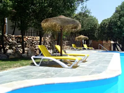 Piscina en o cerca de Casas Rurales Cortijos el Encinar