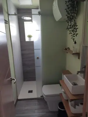 Un baño de Luminoso y acogedor apartamento junto a la Macarena de Sevilla