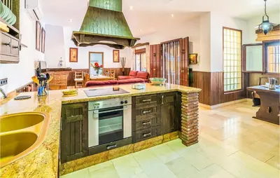 Una cocina o zona de cocina en Stunning Home In Priego De Cordoba