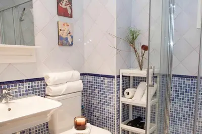 Un baño de ISG Apartments Alhóndiga- Piscina Casco Antiguo Free Parking