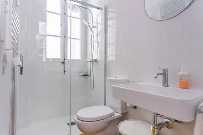 Un baño de Pop Art , Sunny Apartment near Santa Cruz