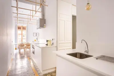 Una cocina o zona de cocina en Pop Art , Sunny Apartment near Santa Cruz
