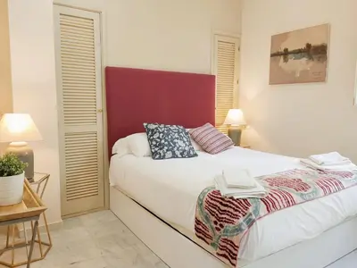 Cama o camas de una habitación en HomeySeville-Bright Apartment at Santa Cruz 4 pax, Parking Optional