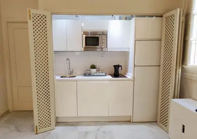 Una cocina o zona de cocina en HomeySeville-Bright Apartment at Santa Cruz 4 pax, Parking Optional