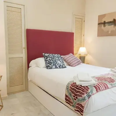 HomeySeville-Bright Apartment at Santa Cruz 4 pax