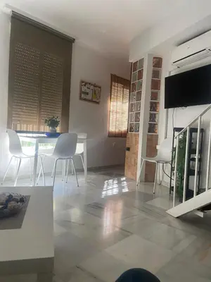 Una televisión o centro de entretenimiento en Duplex with terrace Santa Rufina