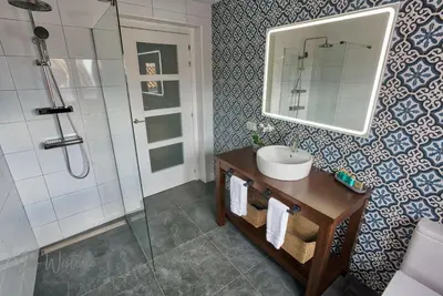 Un baño de Olive Tree Guest House