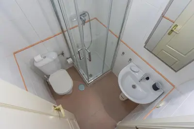 Un baño de RentalSevilla Concejal Alberto Jiménez-Becerril