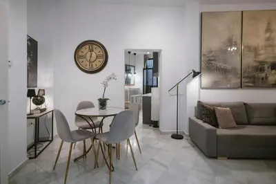 Zona de estar de Tú casa con patio en La Alameda