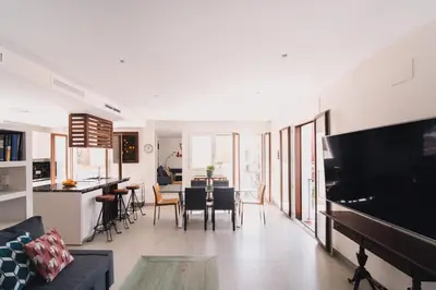 Una televisión o centro de entretenimiento en Eva Recommends San Lorenzo