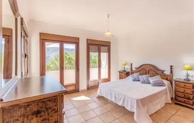 Plano de Awesome Home In Iznájar