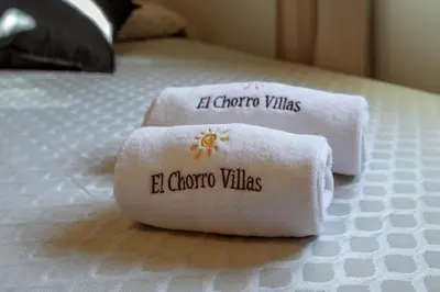 Cama o camas de una habitación en El Chorro Villas Casa Rosaleda