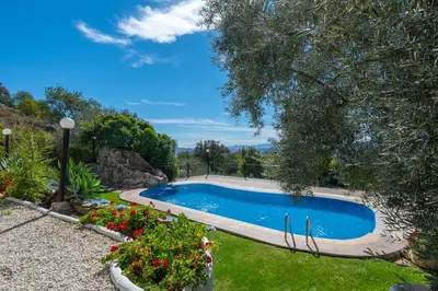 Piscina en o cerca de Casa La Atalaya
